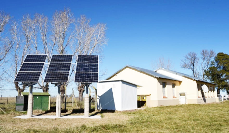 Se instalarán paneles solares en 47 escuelas rurales de la provincia