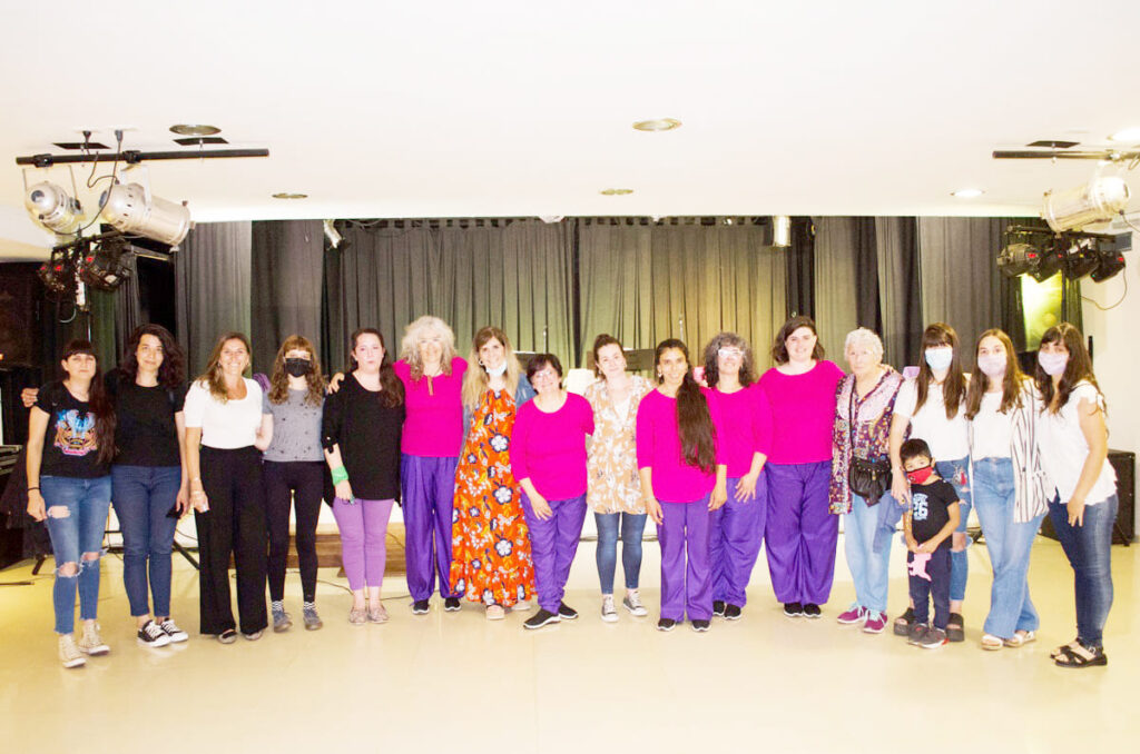 25N en Bragado: Se presentó la obra feminista “La voz que cambia los vientos”
