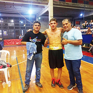 José Presentado volvió a ganar y esta vez por knockout