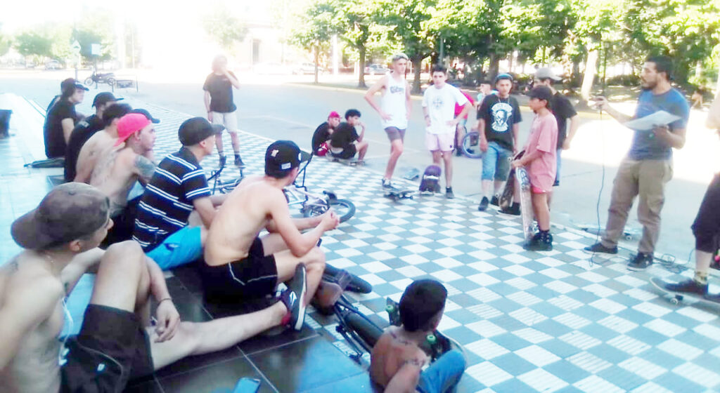Skaters realizaron un encuentro y un reclamo en la ciudad