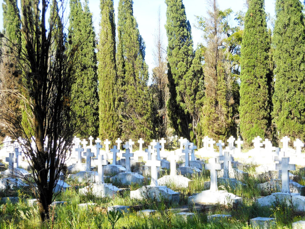 Punta Alta, una ciudad cruzada por bizarras historias de hospitales y cementerios