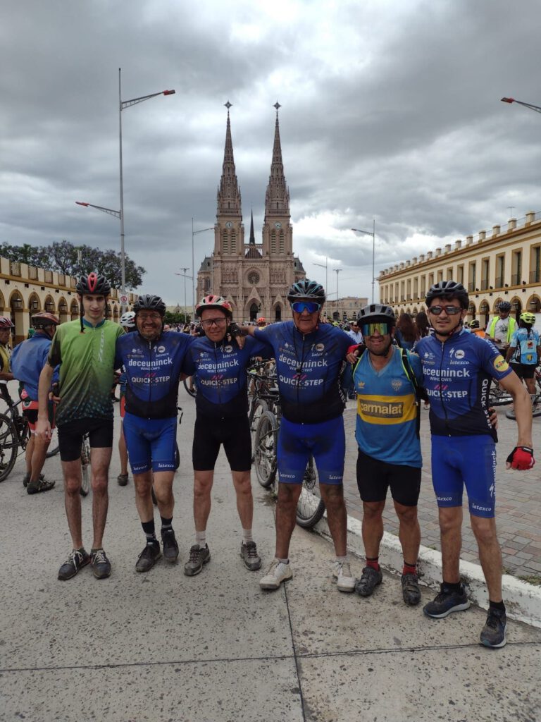 Caravana de ciclistas a la Basílica de Luján