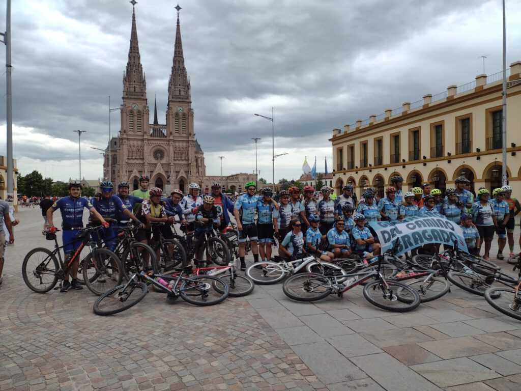 Caravana de ciclistas a la Basílica de Luján