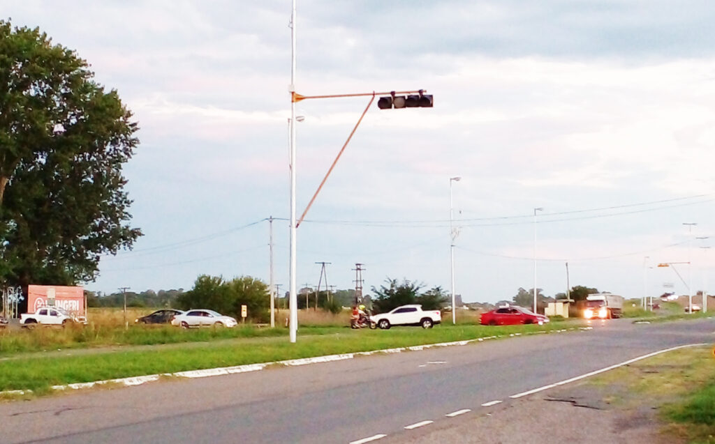 Un domingo, y el cruce de la ruta 46 y Acceso