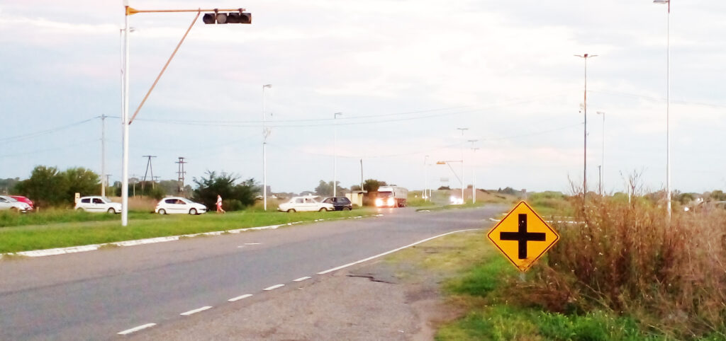 Un domingo, y el cruce de la ruta 46 y Acceso