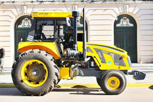 Se adquirió un tractor 0 km. para la Delegación de Irala