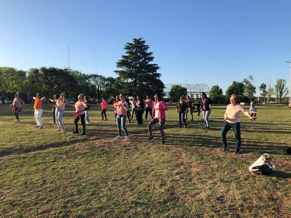 Jornada de prevención del cáncer de mama en la plaza Raúl Alfonsín