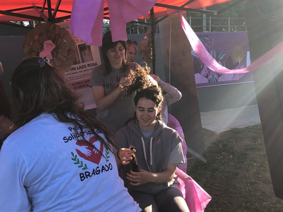 Jornada de prevención del cáncer de mama en la plaza Raúl Alfonsín