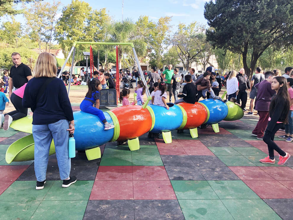 La plaza San Martin recupera su brillo con la reinauguración del sector de juegos infantiles