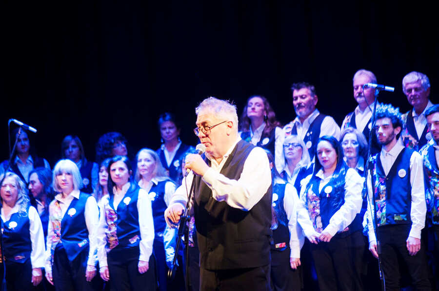 Extraordinaria presentación del Coro Kennedy en el Teatro Florencio Constantino