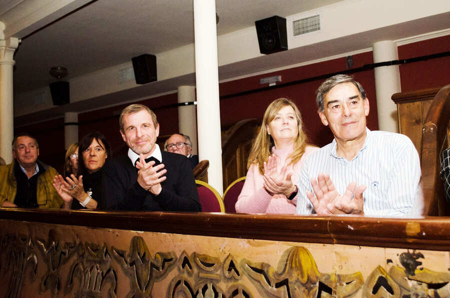 Extraordinaria presentación del Coro Kennedy en el Teatro Florencio Constantino