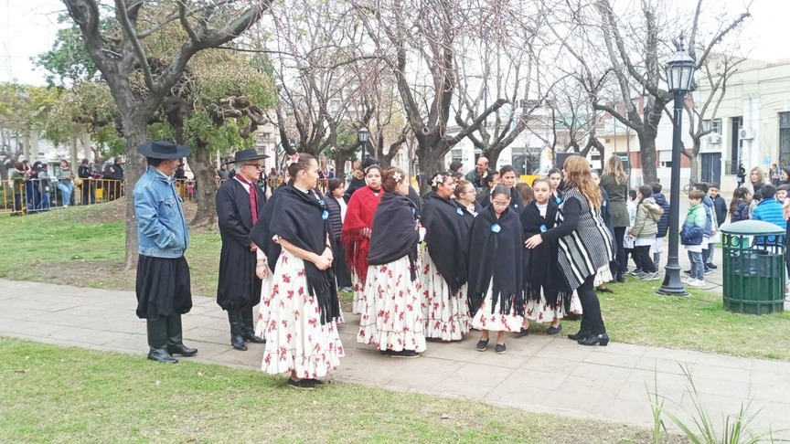 El intendente tomó la promesa de fidelidad a la Bandera de los alumnos y alumnas de 4to. Año de primaria