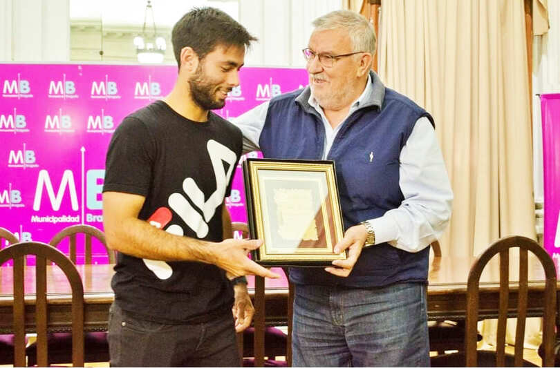 Genaro Olivieri fue recibido y homenajeado por el público bragadense en la Municipalidad