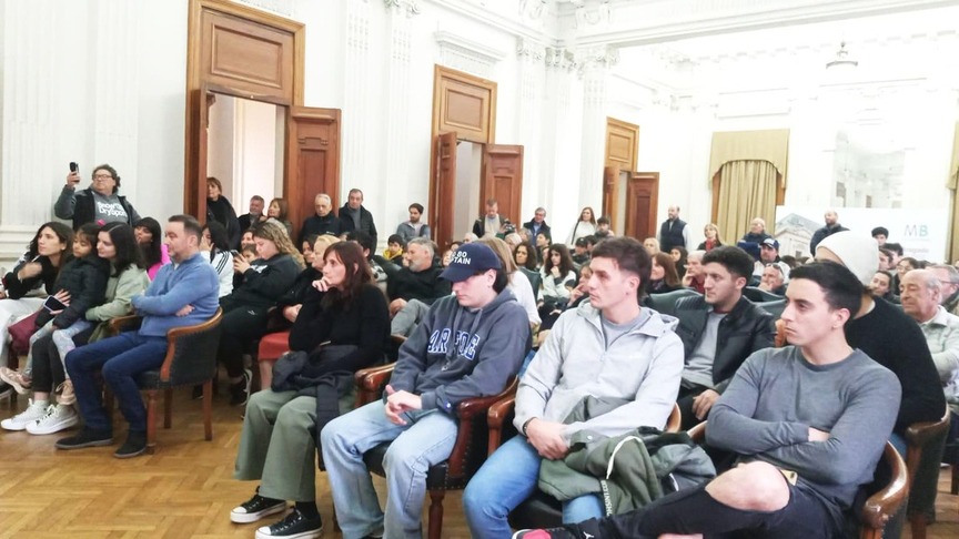 Genaro Olivieri fue recibido y homenajeado por el público bragadense en la Municipalidad