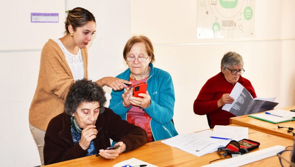 Continúa el programa Adultos Mayores Bonaerenses Conectados