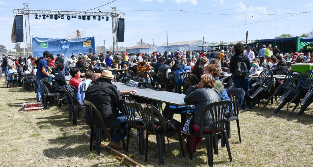 La Fiesta del Pueblo se vivió a puro éxito en Warnes