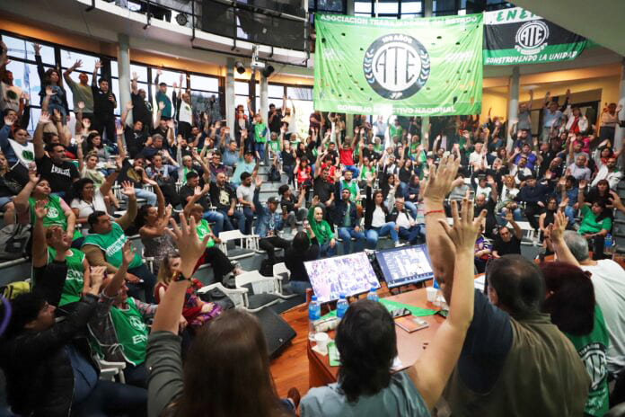 ATE realizará un paro de 36 horas para el martes 29 y este jueves se suma al de universitarios