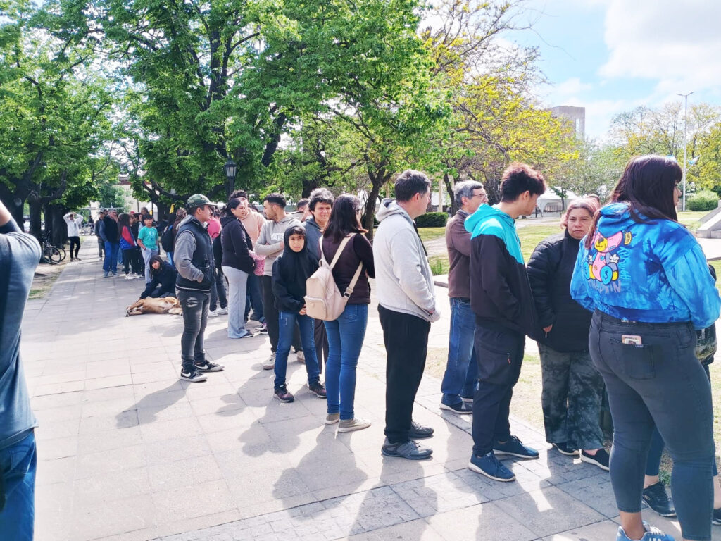 Importante concurrencia de vecinos en Plaza 25 de Mayo