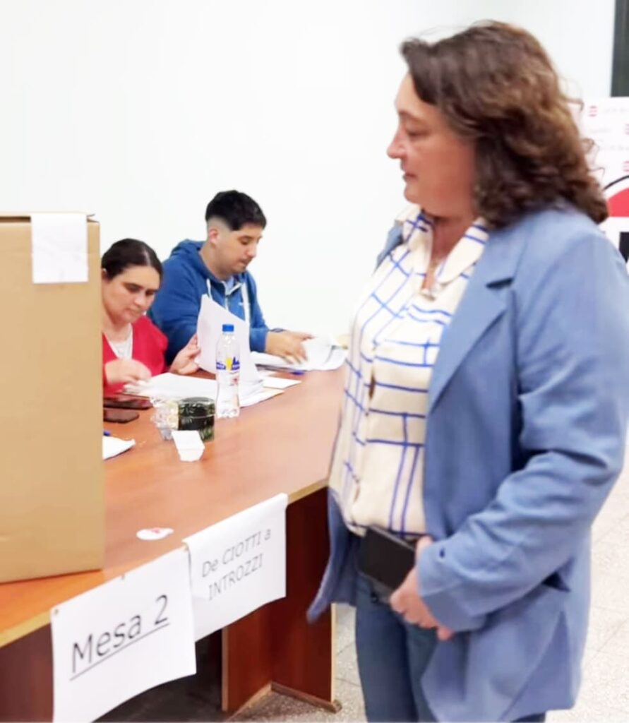 La senadora Eugenia Gil fue reelecta y continuará al frente del Comité de la UCR