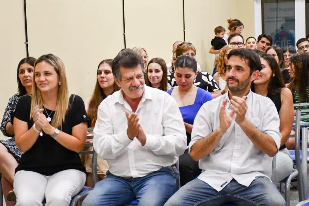 Con la presencia del intendente, se realizó el acto de colación y el brindis de los egresados del CRUB