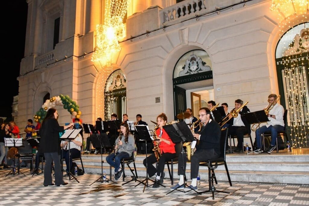 Con desfile navideño y encendido de luces, Bragado ya espera la llegada de las Fiestas