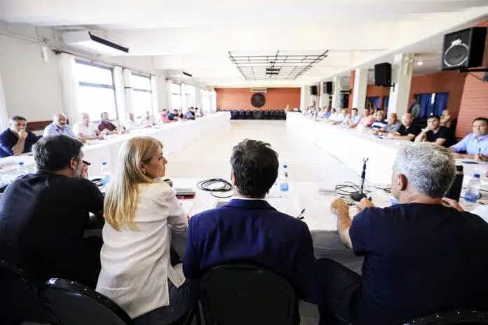 En una cumbre con Kicillof, 35 intendentes del PJ pidieron avanzar con el desdoblamiento
