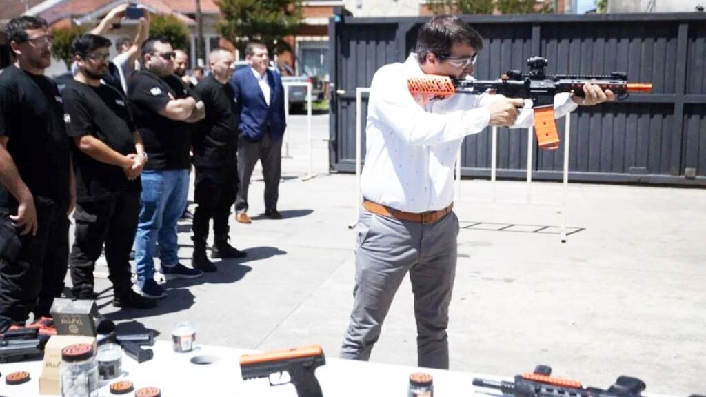 Mar del Plata comenzó a implementar las armas no letales Byrna para combatir el delito