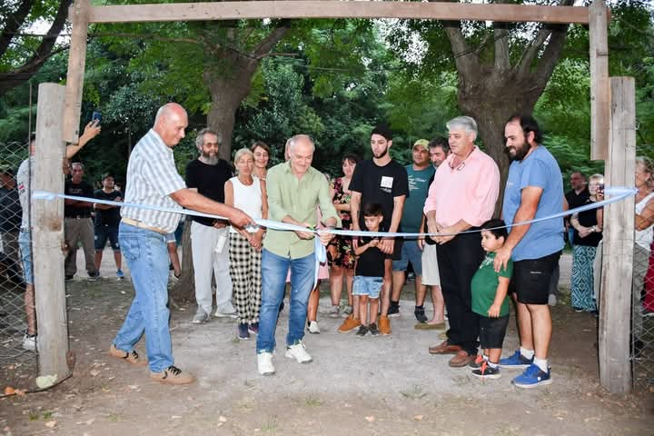 La Limpia tuvo su noche de Peatonal en la reinauguración del Club Atlético Victoria