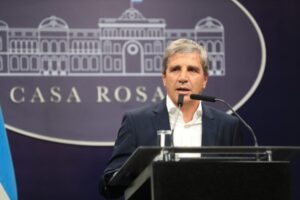 Luis Caputo: “Este gobierno nunca se va a mover un centímetro del orden fiscal y monetario”