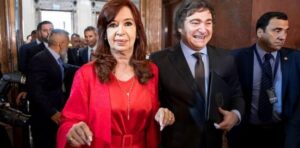 Cristina a Milei: “Sos un cachivache, igual de casta que Macri persiguiendo judicialmente a tus adversarios políticos”