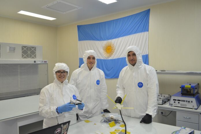 El primer “CubeSat” universitario del país diseñado por ingenieros de la UNLP, más cerca de llegar al espacio