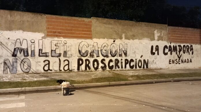 Operativo de pintadas de La Cámpora por Ficha Limpia: “Milei cagón, no a la proscripción”