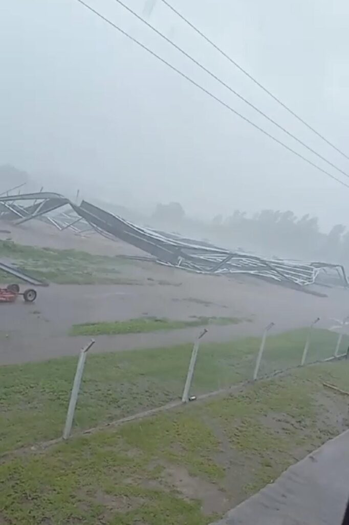 Intensa tormenta azotó ayer a nuestra ciudad