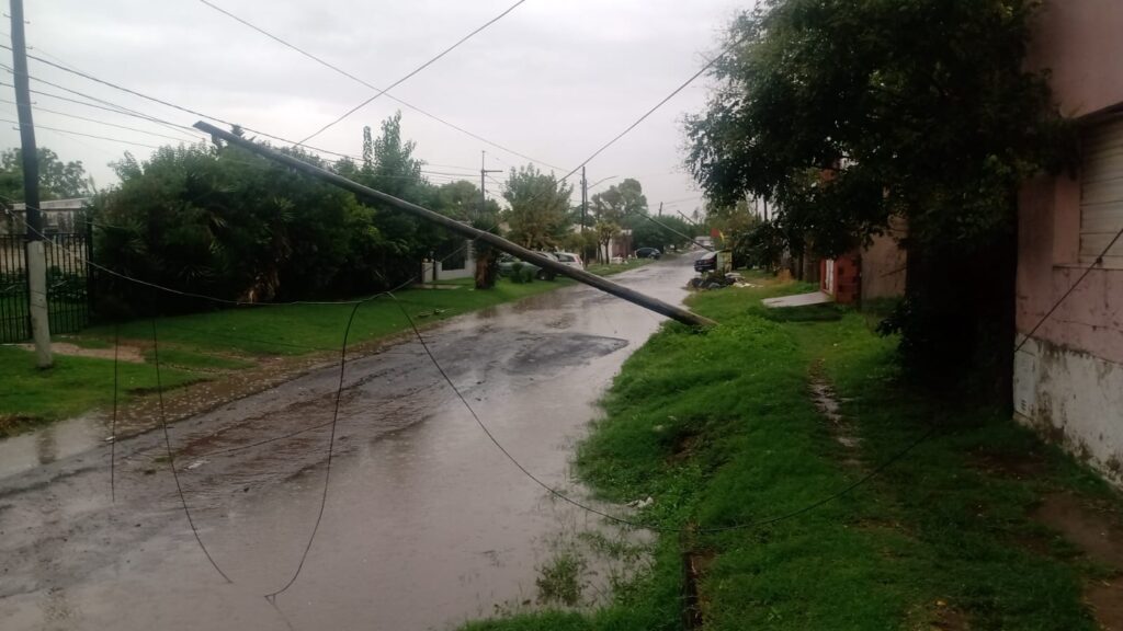 Intensa tormenta azotó ayer a nuestra ciudad