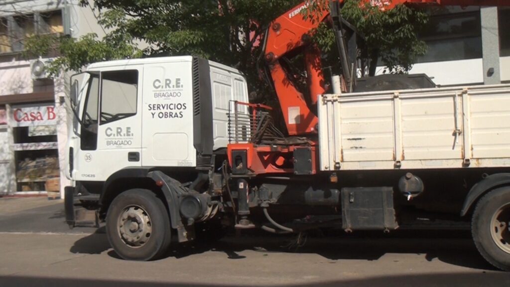 Fue desarmada la antena de la Cooperativa Eléctrica que fuera destruida por la tormenta del día viernes