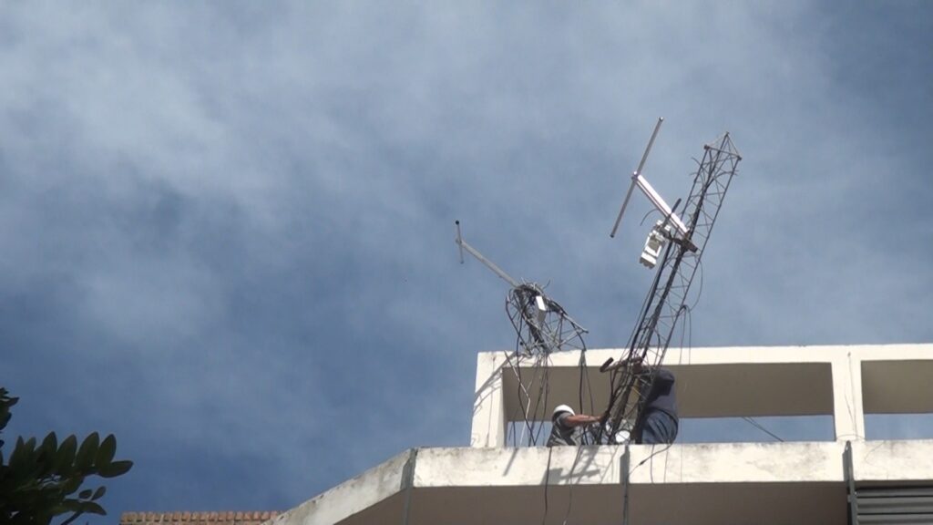 Fue desarmada la antena de la Cooperativa Eléctrica que fuera destruida por la tormenta del día viernes