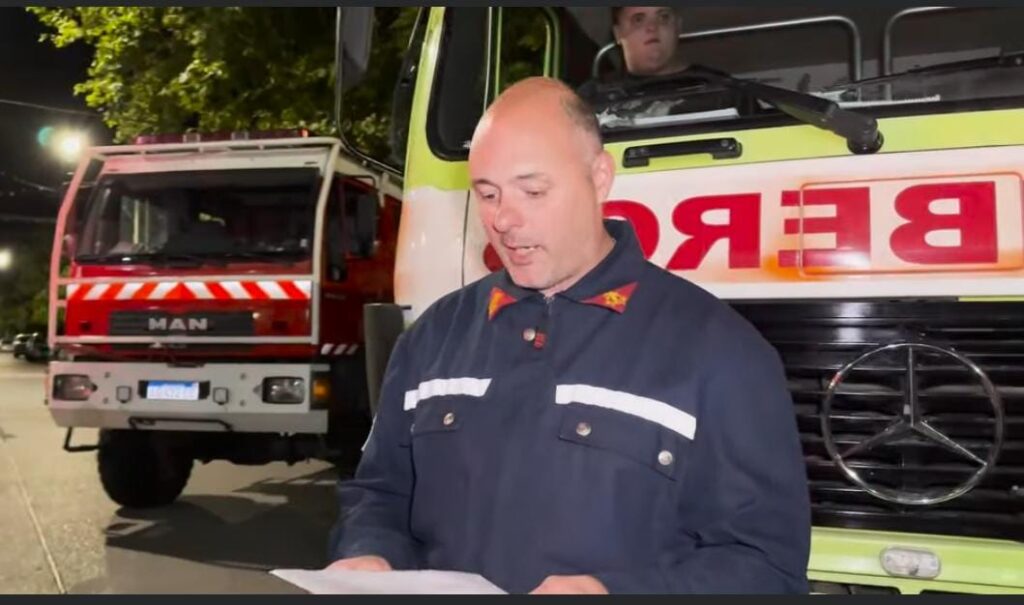 Emotiva ceremonia de despedida al Jefe del Cuerpo Activo de Bomberos, Abel Lotumolo