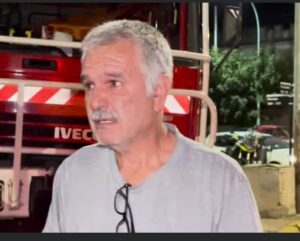 Emotiva ceremonia de despedida al Jefe del Cuerpo Activo de Bomberos, Abel Lotumolo