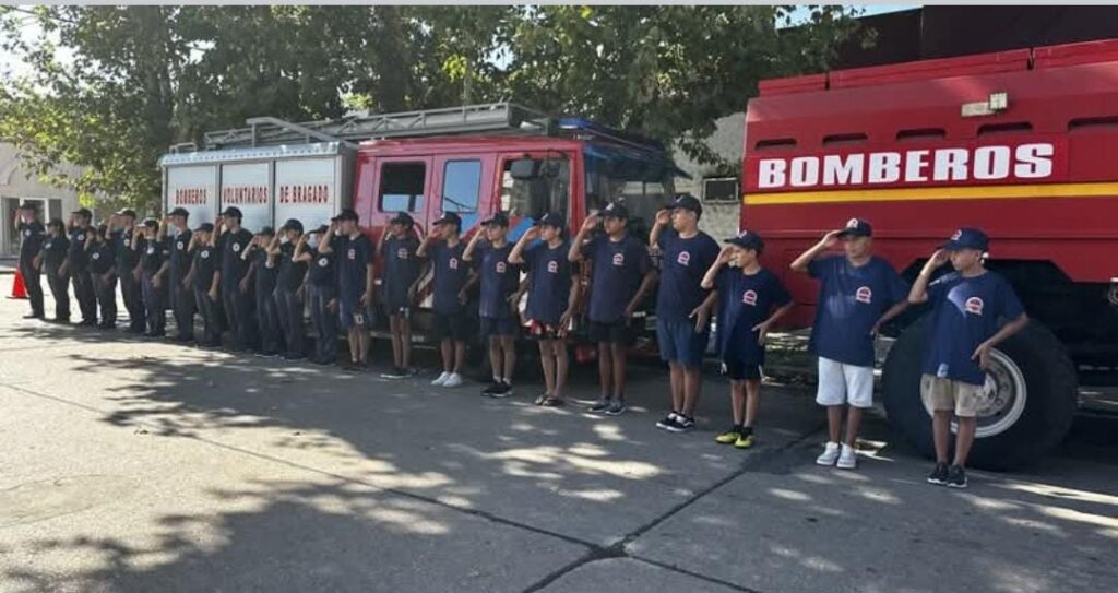 Bomberos Voluntarios: Primer encuentro Regional de Cadetes