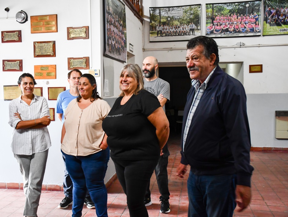 Con la presencia del Intendente, se entregó mobiliario a la Escuela Secundaria Nº 11 de O'Brien