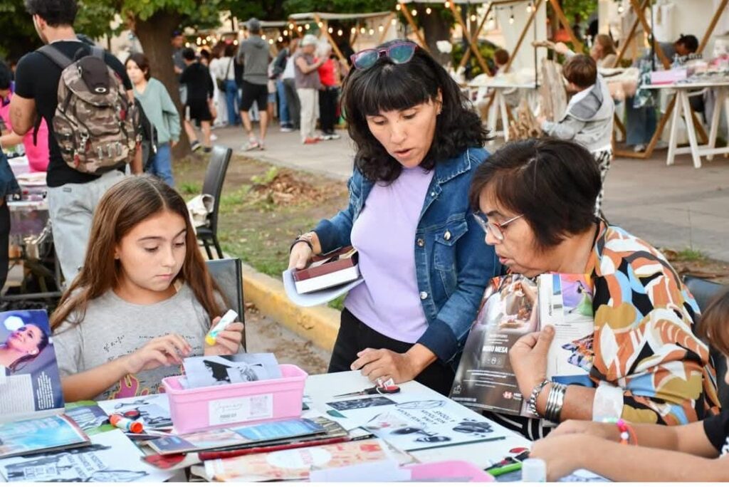 8M "MUJERES CREANDO, MUJERES EMPRENDIENDO, MUJERES PARTICIPANDO"