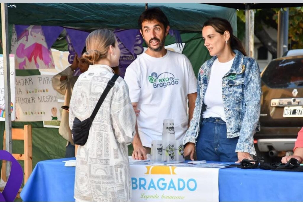 8M "MUJERES CREANDO, MUJERES EMPRENDIENDO, MUJERES PARTICIPANDO"