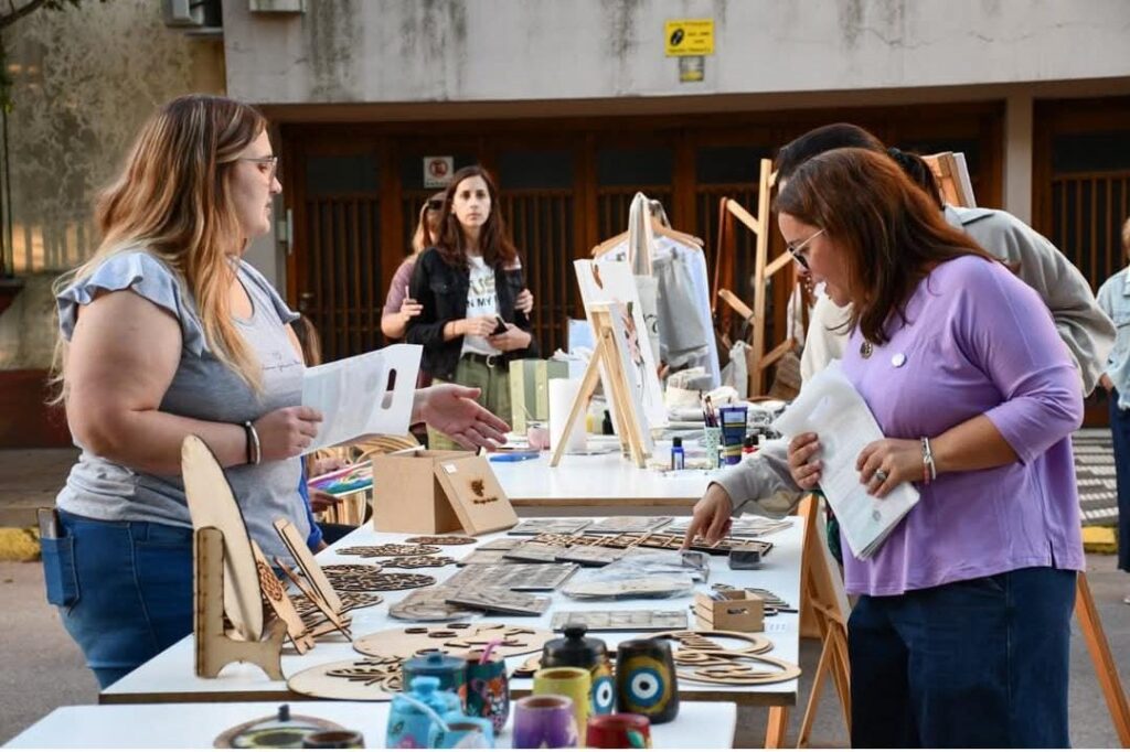 8M "MUJERES CREANDO, MUJERES EMPRENDIENDO, MUJERES PARTICIPANDO"