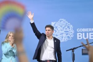 Kicillof reconoció “tensiones” con el kirchnerismo e insistió con desdoblar las elecciones