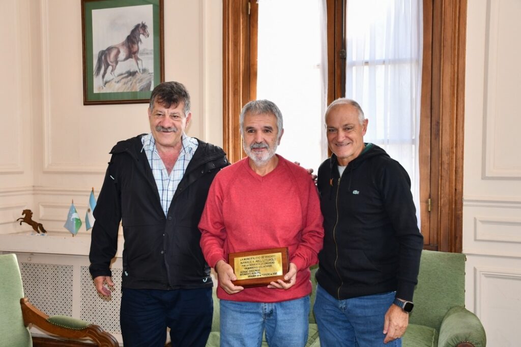 El municipio entregó un reconocimiento a Abel Lotúmolo