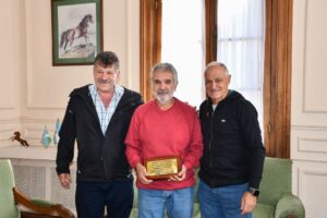 El municipio entregó un reconocimiento a Abel Lotúmolo