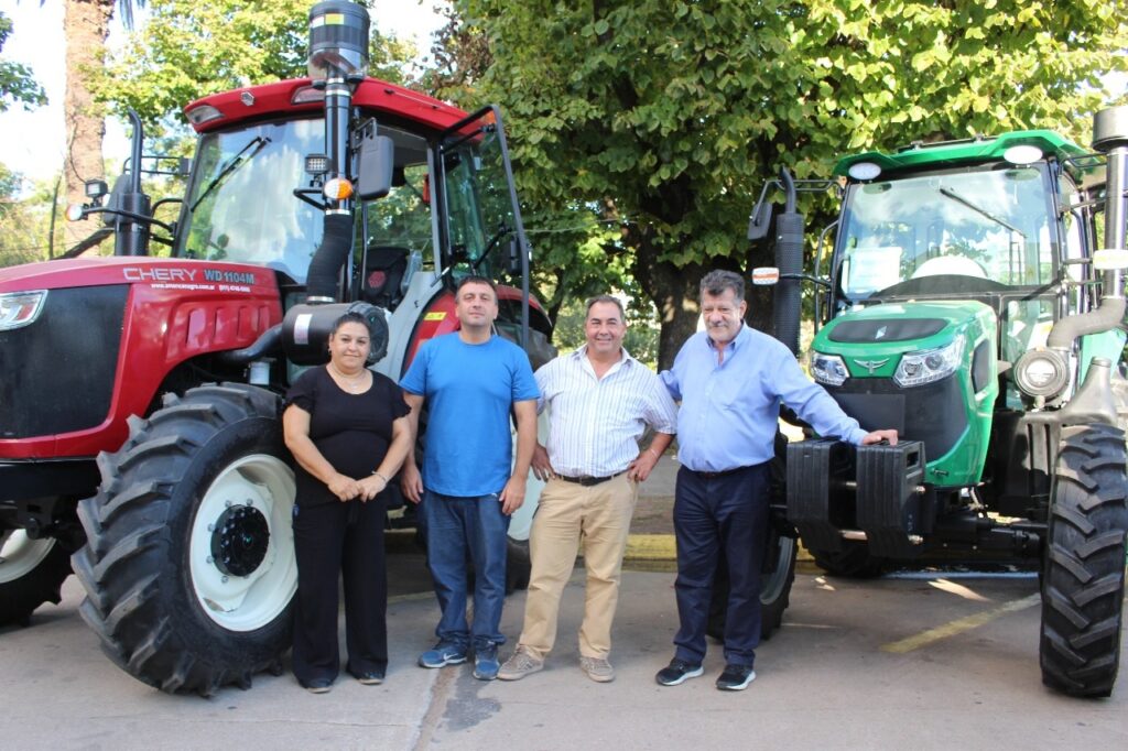 El municipio presentó los nuevos tractores para Mechita, O'Brien y Comodoro Py