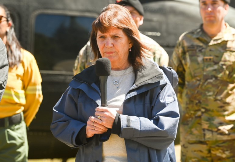 Bullrich presentó el proyecto de Ley Antibarras que busca declarar a las hinchadas como “organizaciones criminales”