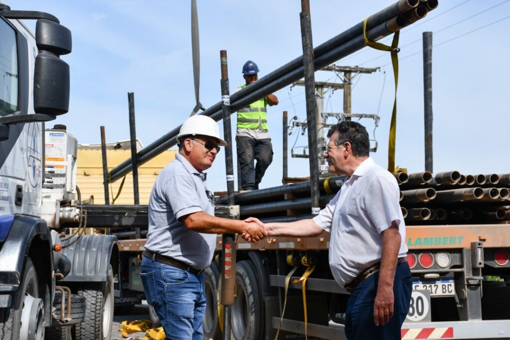 Mechita: llegaron los primeros 5.000 metros de cañería para la obra de gas natural