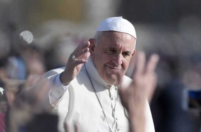 La salud del Papa: Francisco presentó “pequeñas mejorías” en la respiración y la motricidad